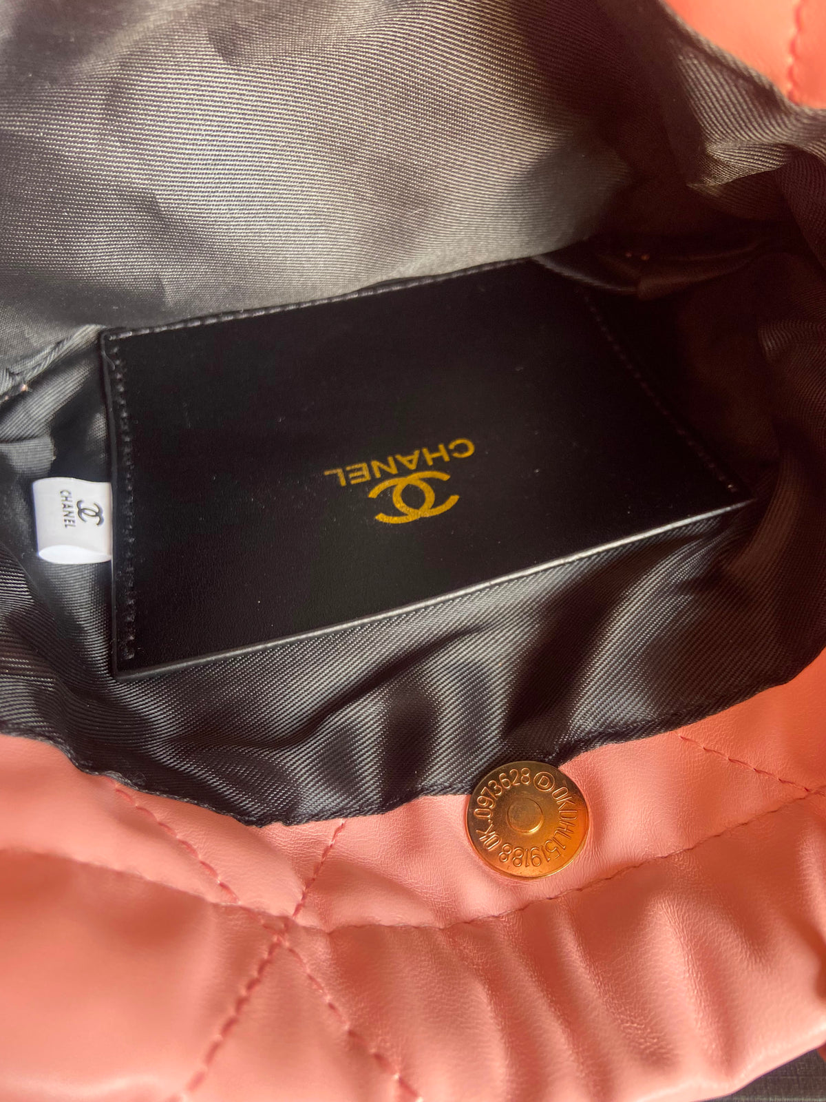 CHANEL 22 mini handbag